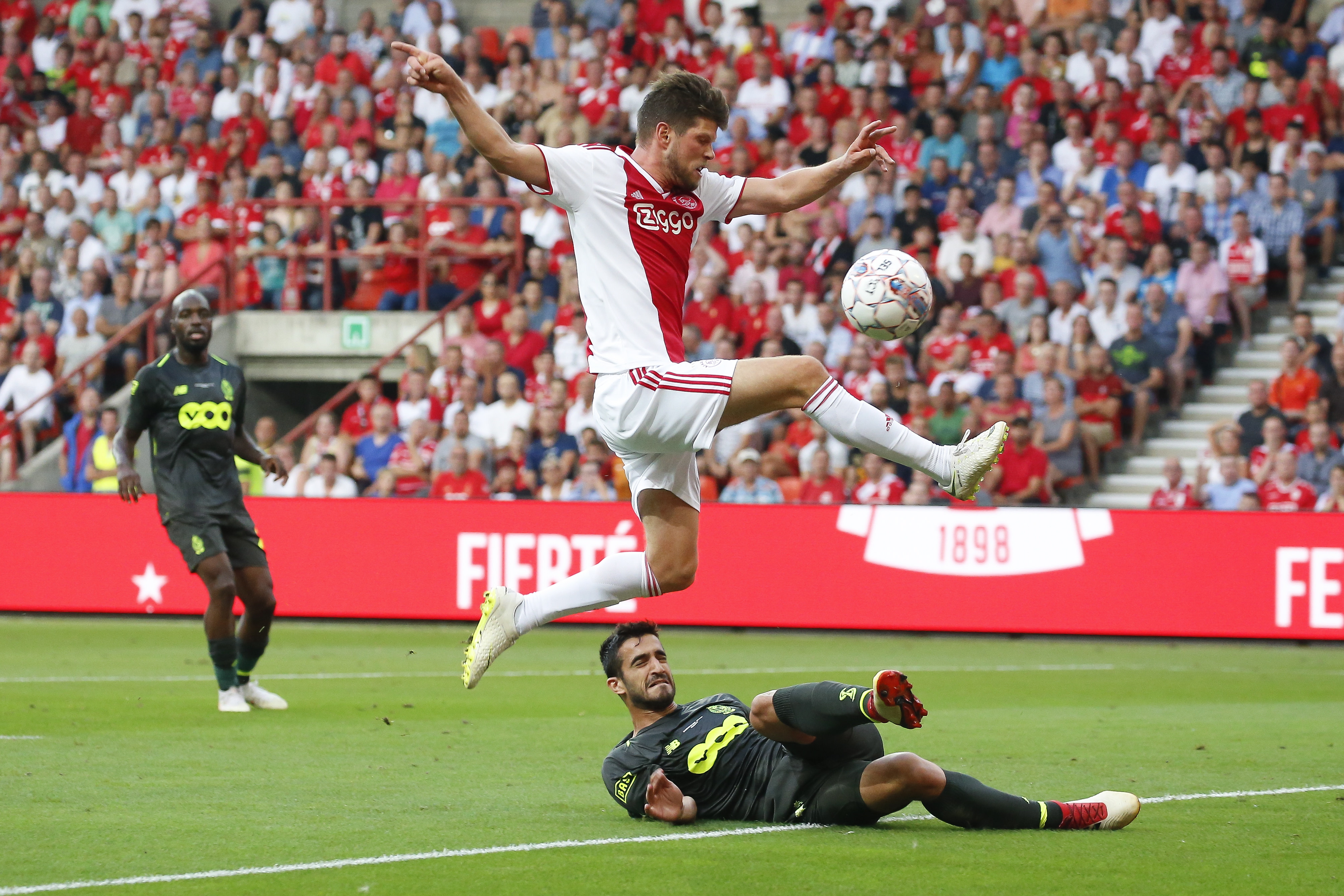 阿贾克斯在主场取胜获得晋级 阿贾克斯在主场取胜获得晋级