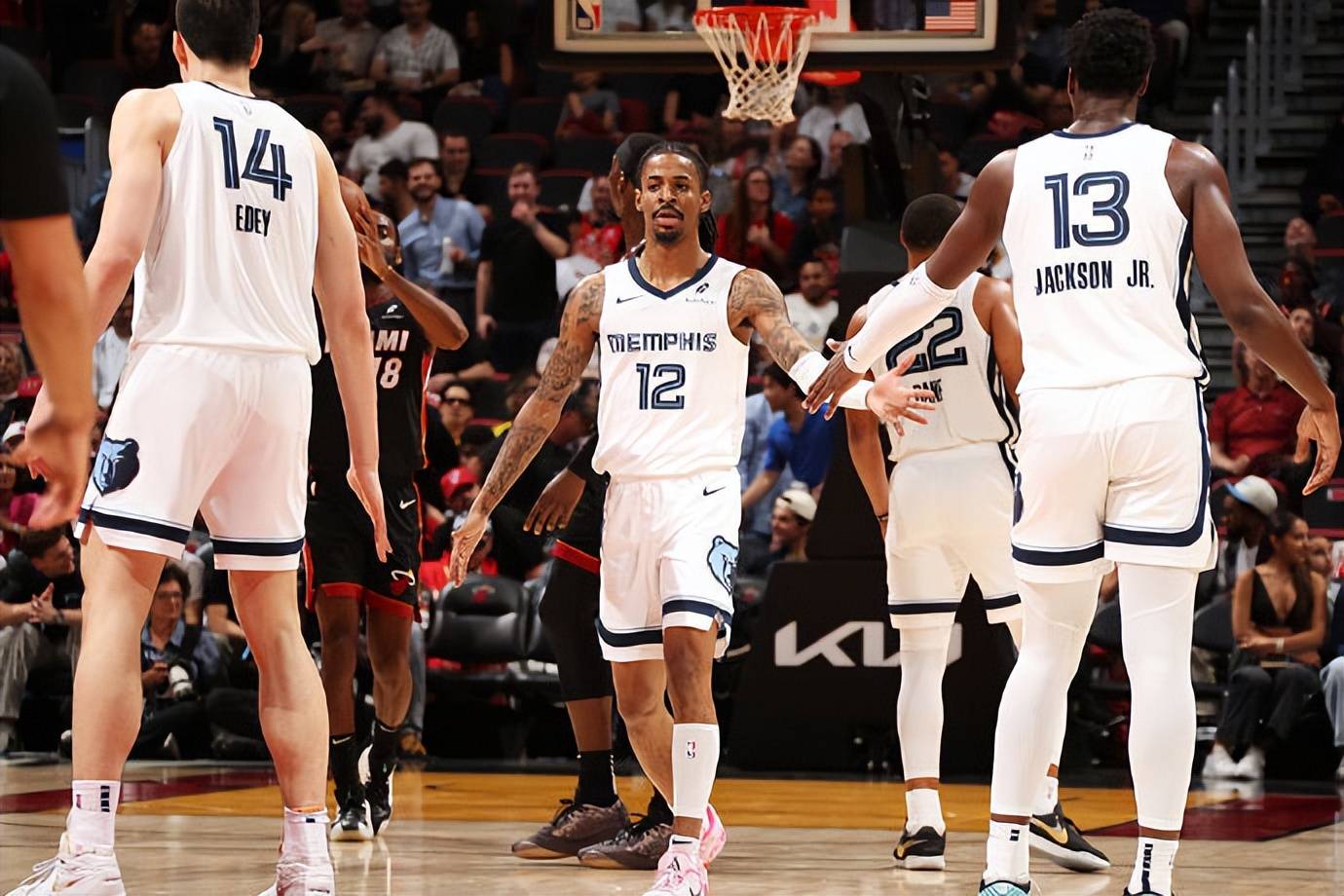 九游竞技-灰熊队客场击败热火队，取得胜利